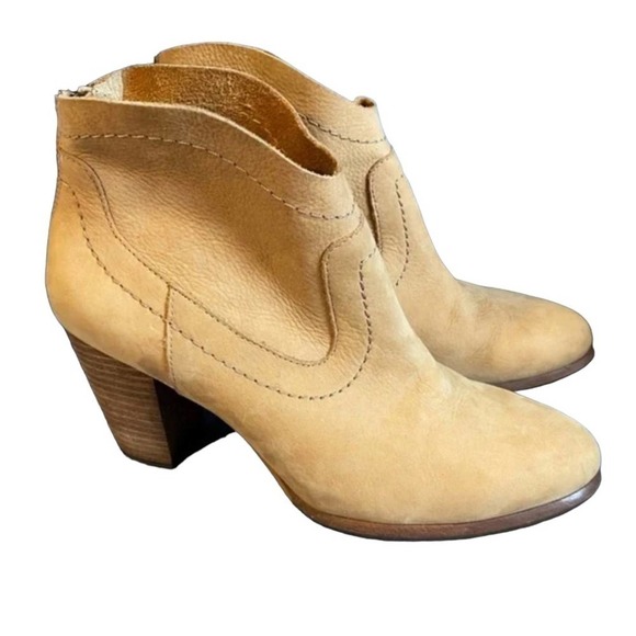 UGG western style ankle bootsSize 9#010